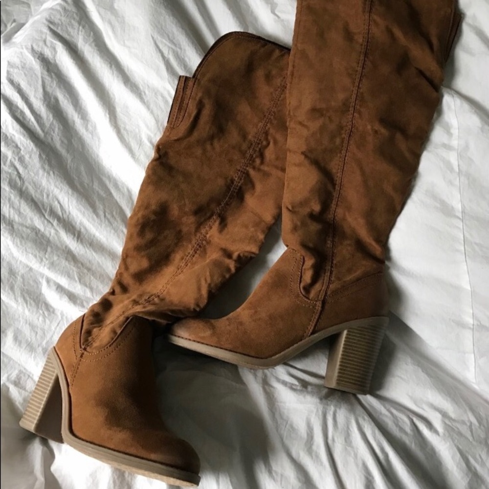 New over the knee boots size 10! Perfect for fall